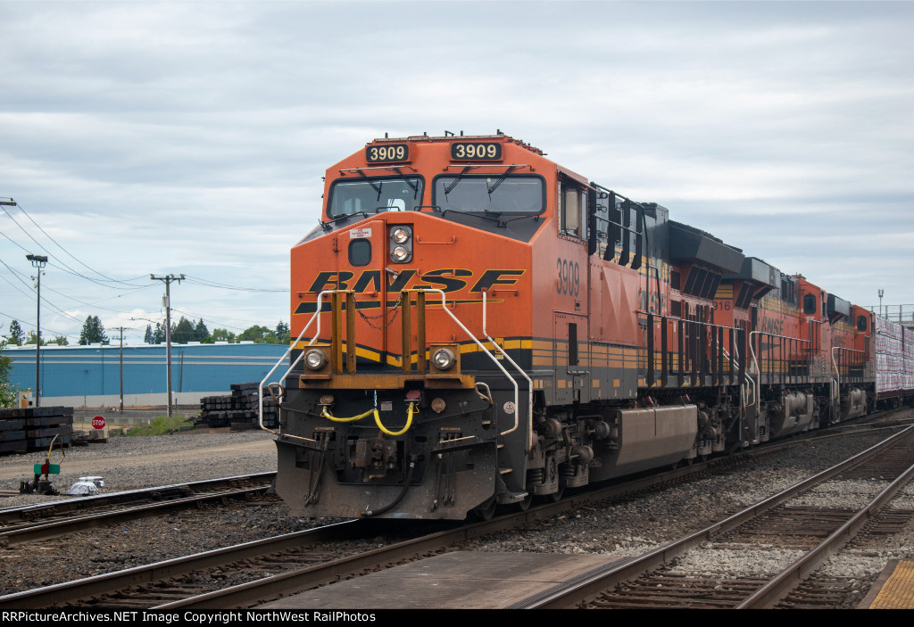 BNSF 3909